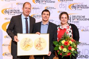 Bild: von links nach rechts Jan Holze, neu gewählter dsj-Vorsitzender, Sören Ullrich und Lisa Druba, dsj-Vorstandsmitglied.