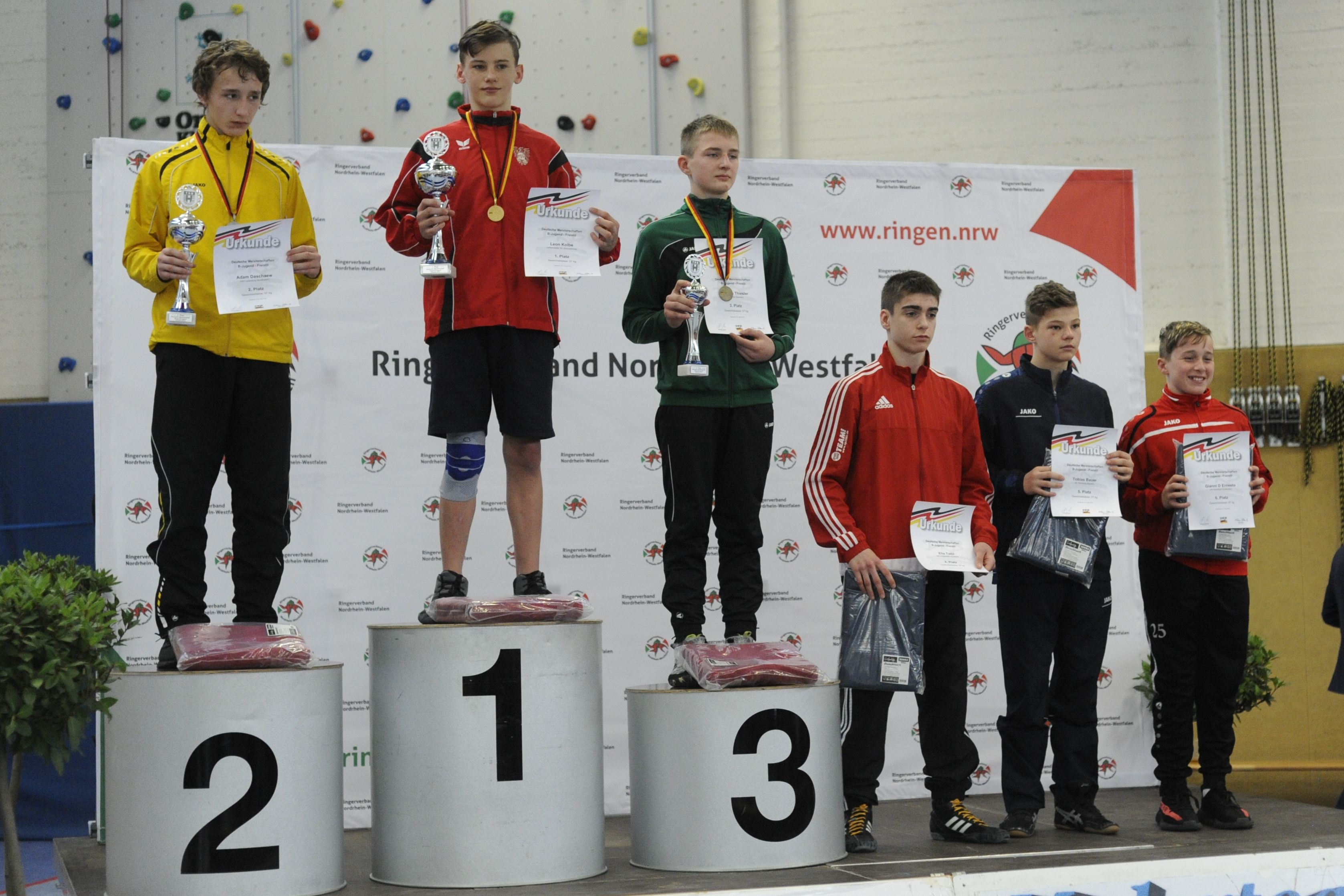 Siegerehrung 57kg_CP13598 Auss